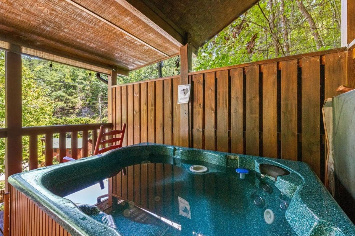 Cabin 5 Studio Cabin With Hot Tub, Water View And Fire Pit Villa Sevierville Ngoại thất bức ảnh