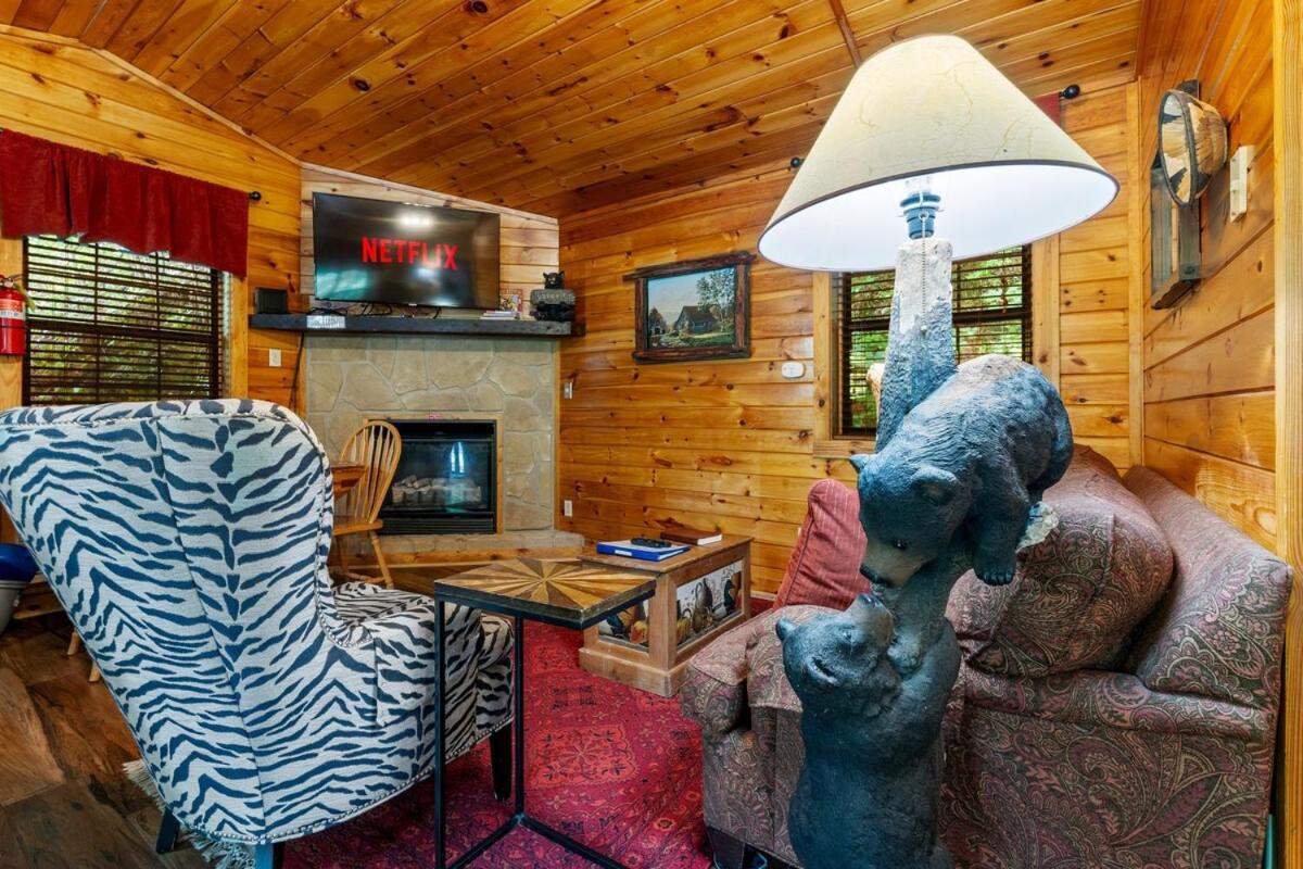 Cabin 5 Studio Cabin With Hot Tub, Water View And Fire Pit Villa Sevierville Ngoại thất bức ảnh